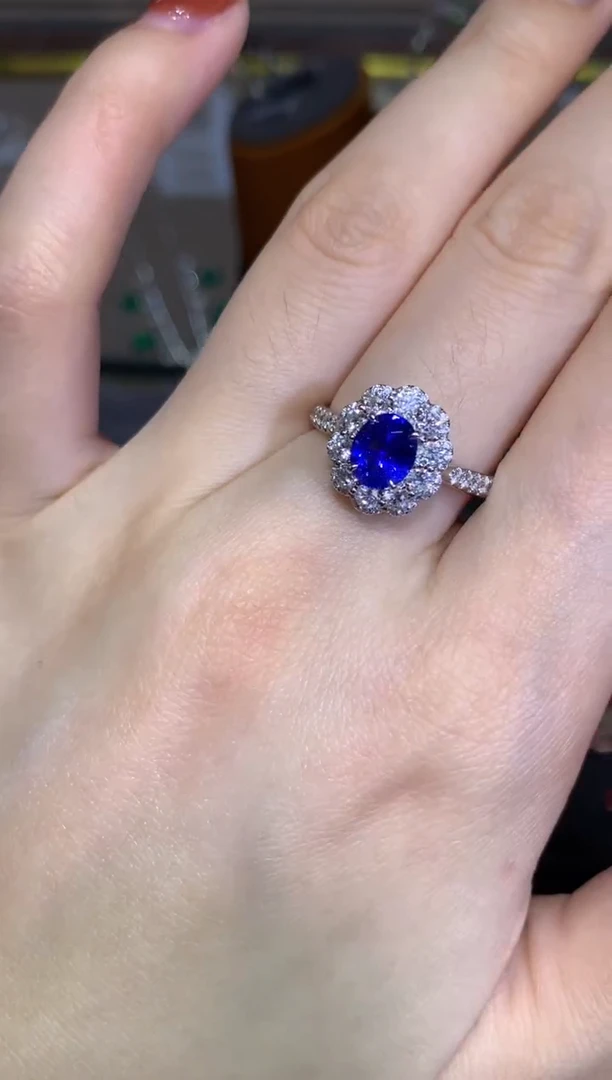 戒指蓝宝石18K金镶嵌1.22CT