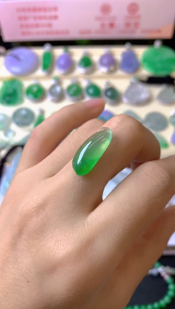 未镶嵌定制翡翠二*娘裸玉（客户意向镶嵌）