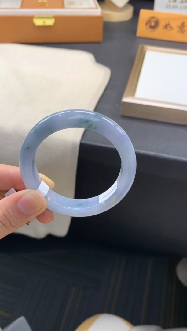 翡翠手镯未镶嵌小**奥退货需手镯吊牌标签完好