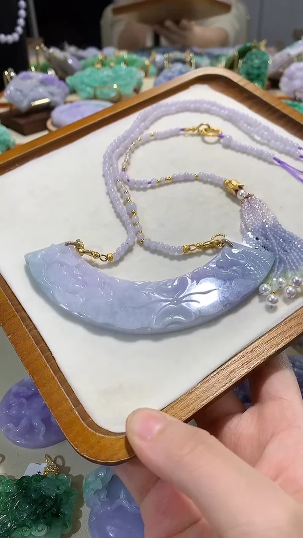 颈饰未镶嵌翡翠吊坠