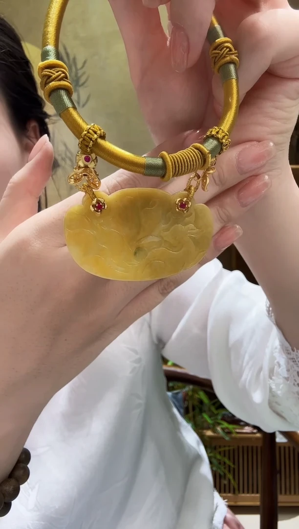 颈饰未镶嵌翡翠吊坠