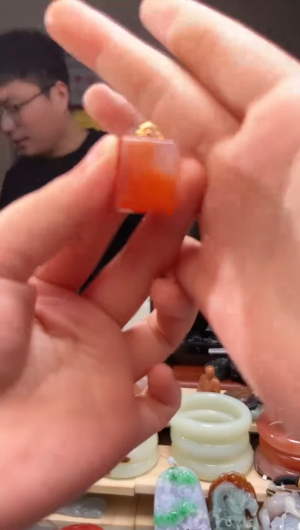 颈饰未镶嵌南红玛瑙吊坠