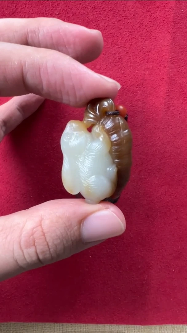 【闪购商品】和田玉挂件未镶嵌新疆且末糖白小白兔拔萝卜