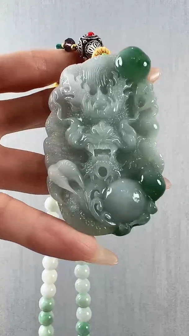 颈饰未镶嵌翡翠龙