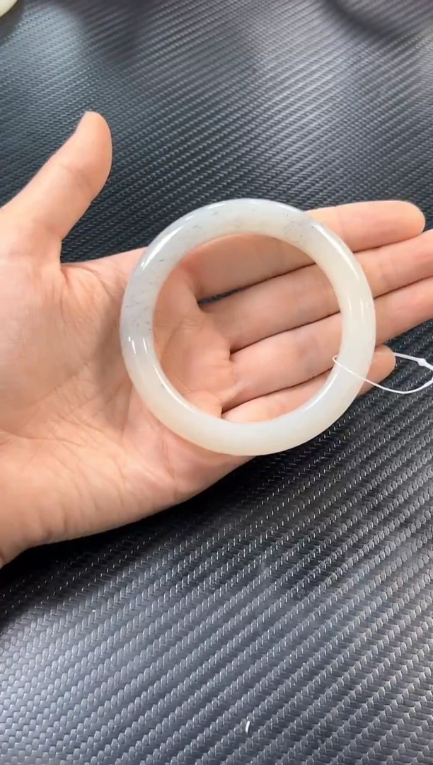 未镶嵌手镯和田玉黑山微色差57+M