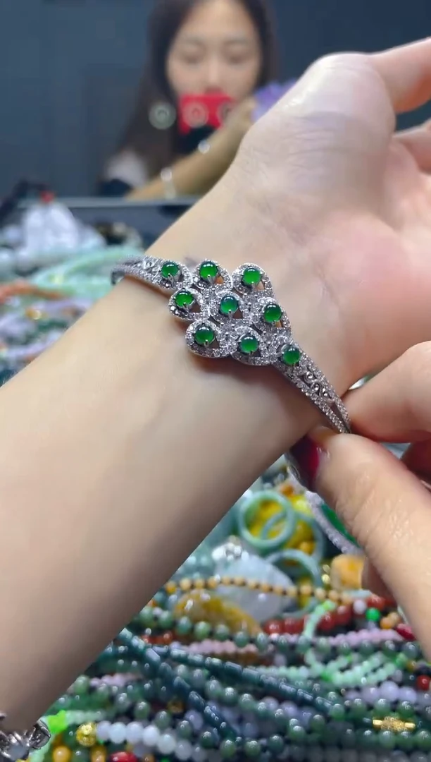 颈饰未镶嵌翡翠/R/翡翠A货，一件也是批发价