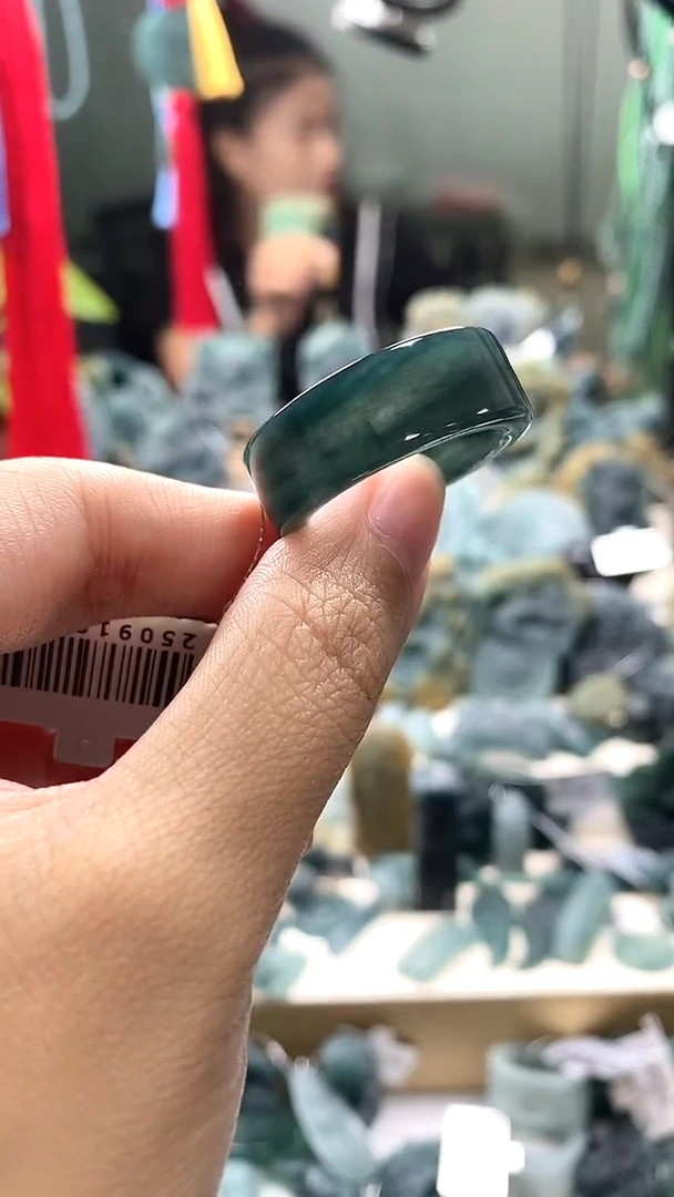 未镶嵌定制翡翠B****瓷翡翠