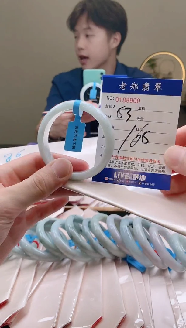 翡翠手镯未镶嵌AAAAAAAA