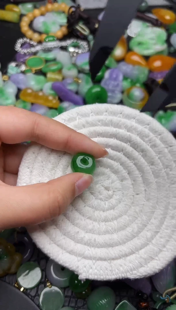 颈饰未镶嵌翡翠缅甸翡翠吊坠