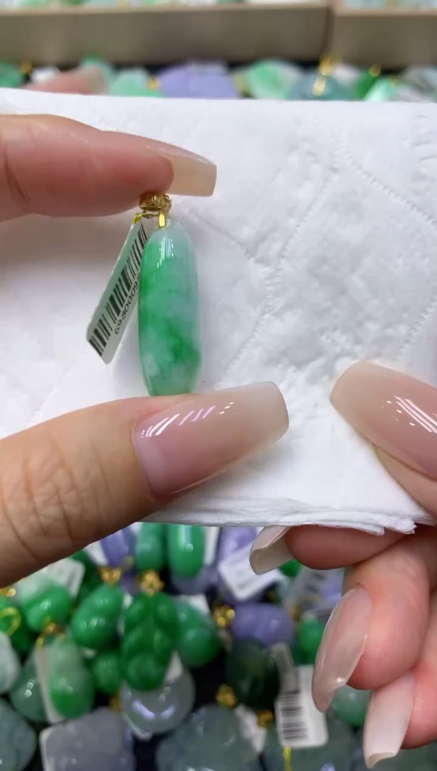 颈饰未镶嵌翡翠天然缅甸翡翠A货