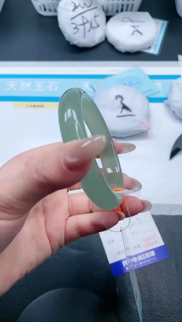 【闪购商品】石英质玉手镯未镶嵌17V232-61