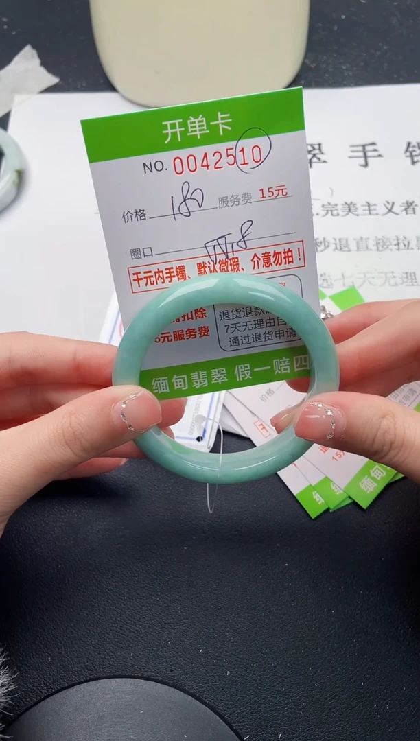 【闪购商品】10女王丽致优雅手镯时尚百搭