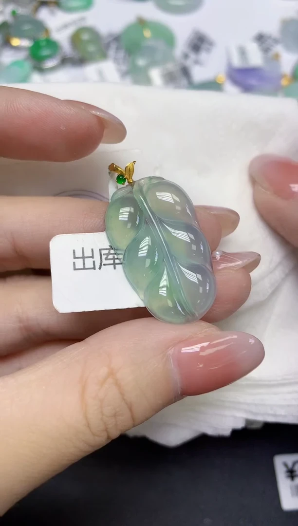 颈饰18K金镶嵌翡翠天然缅甸翡翠A货多样性发一件