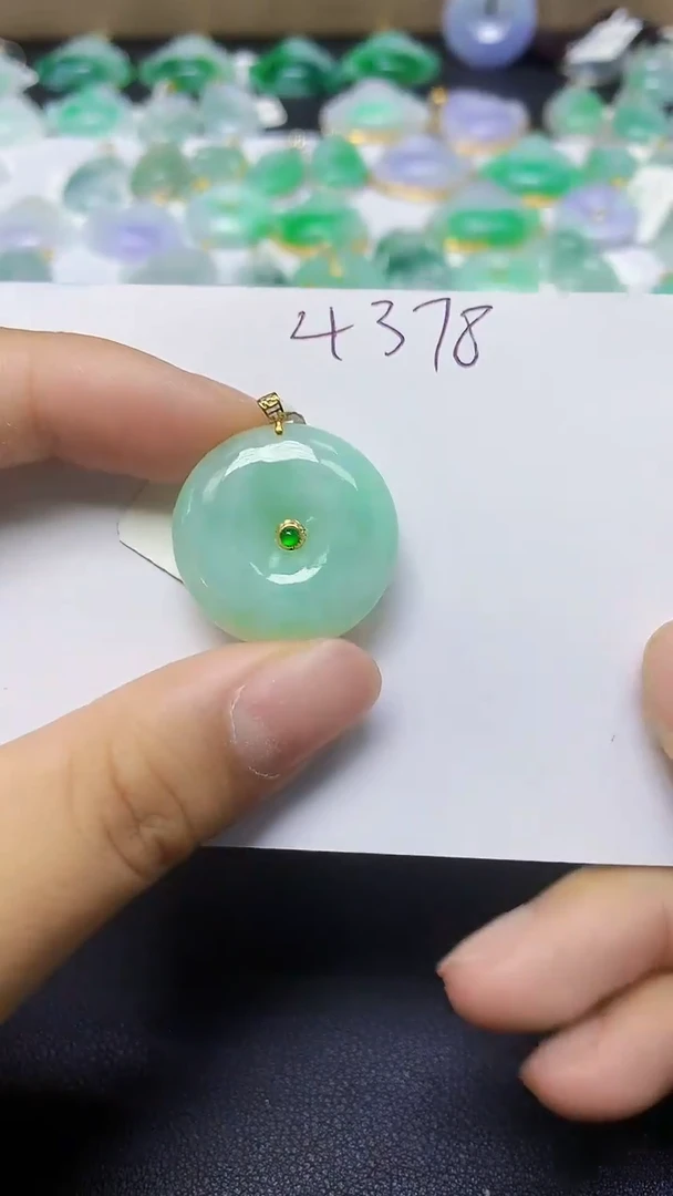 翡翠18K金镶嵌颈饰 天然缅甸翡翠A货