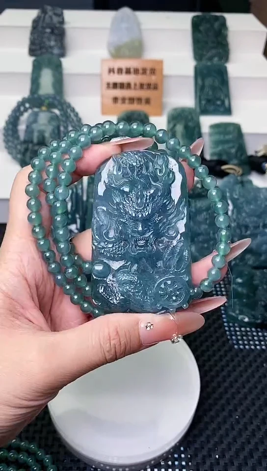 颈饰未镶嵌翡翠
