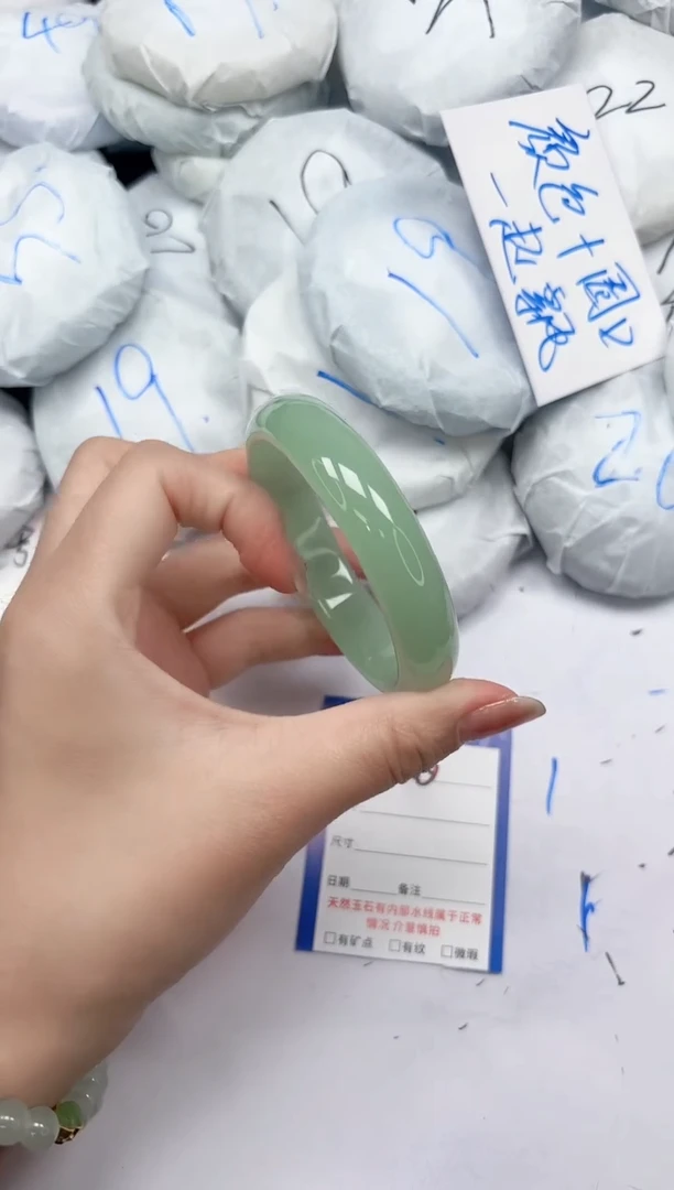 未镶嵌手镯石英质玉158/5960