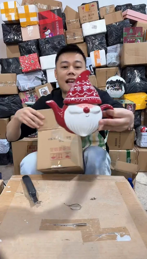 瓷片红色地精茶壶