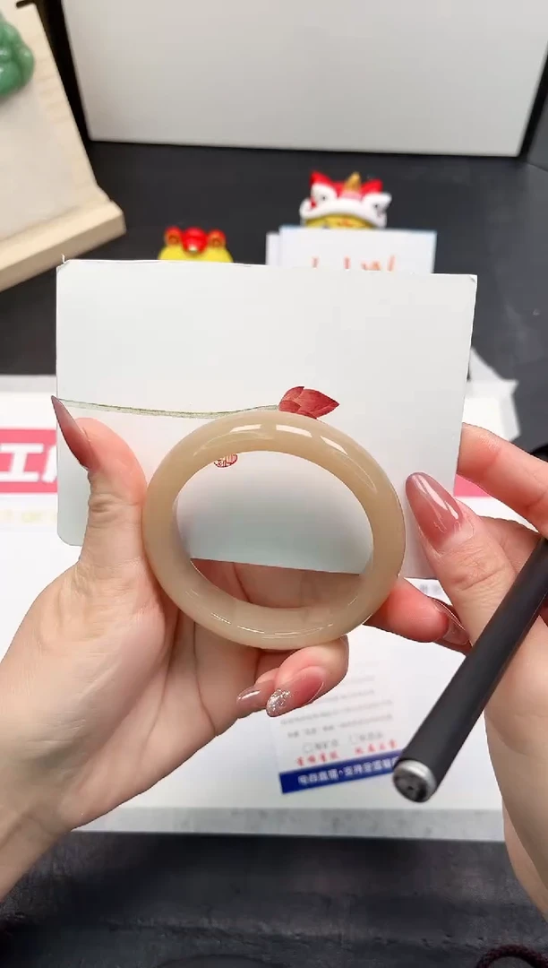 【闪购商品】石英质玉手镯未镶嵌91-55.8