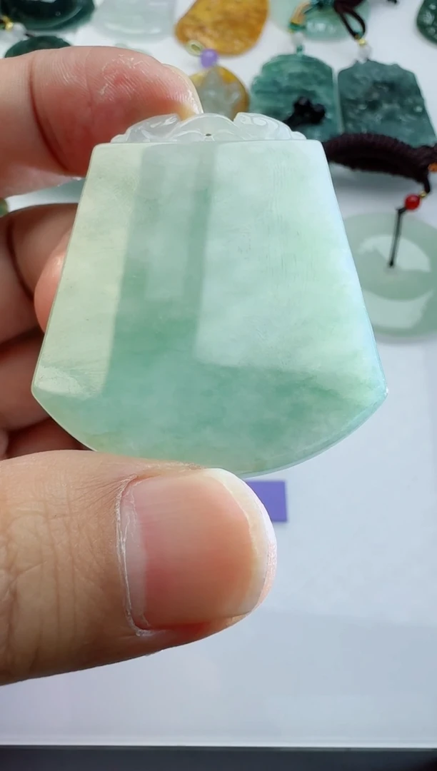 【闪购商品】翡翠吊坠(不含链)未镶嵌多样性随机发其一