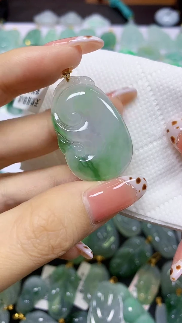 颈饰18K金镶嵌翡翠天然翡翠A货