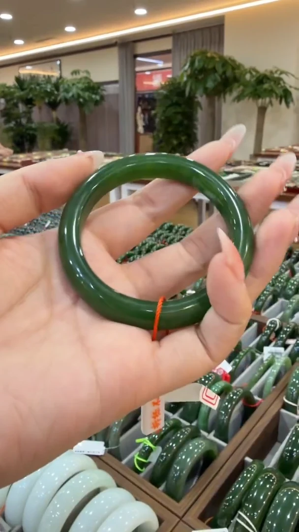 颈饰未镶嵌和田玉手镯55