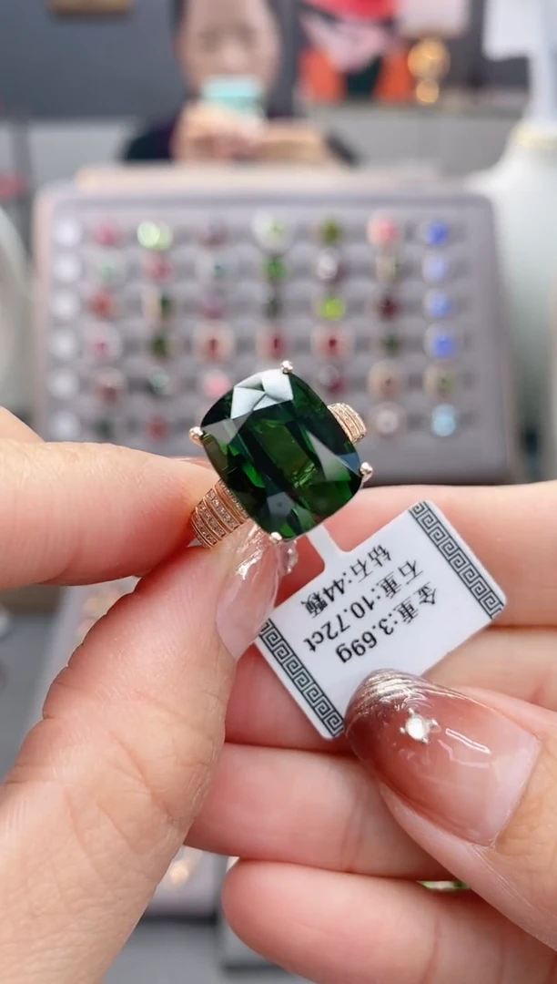 18K金镶嵌戒指碧玺10.72