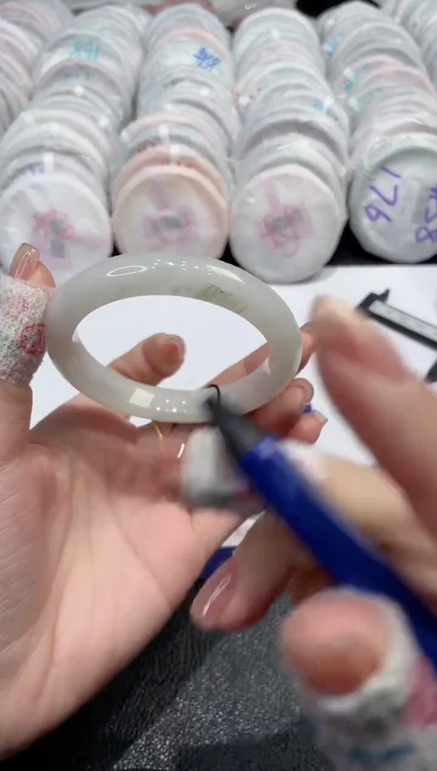 【闪购商品】石英质玉手镯未镶嵌-89