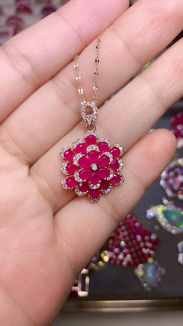 银S925镶嵌颈饰红宝石....