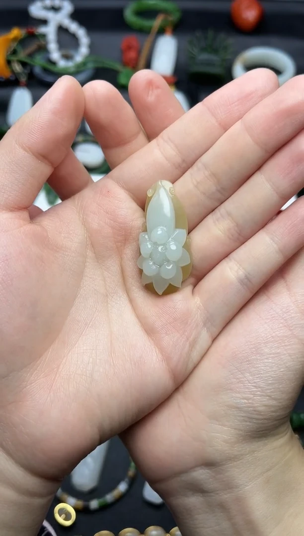 颈饰未镶嵌和田玉花花06