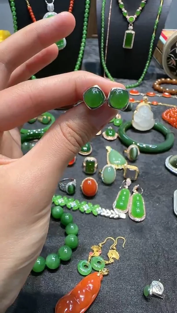 未镶嵌和田玉耳饰1