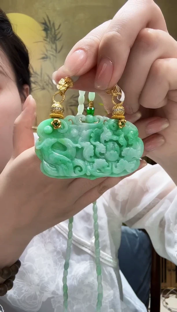 颈饰未镶嵌翡翠吊坠