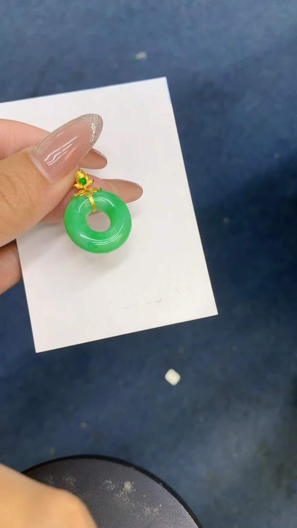 颈饰18K金镶嵌翡翠1