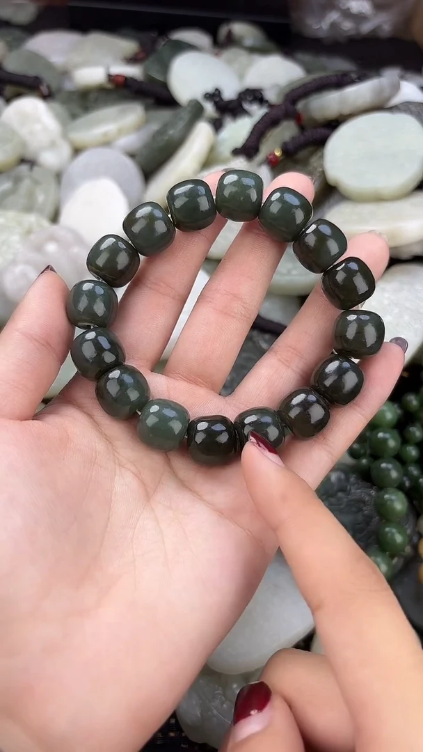 颈饰未镶嵌和田玉1