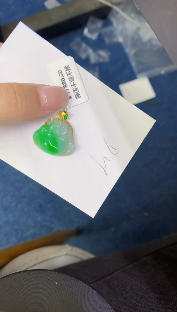 翡翠18K金镶嵌颈饰缅甸天然翡翠A货