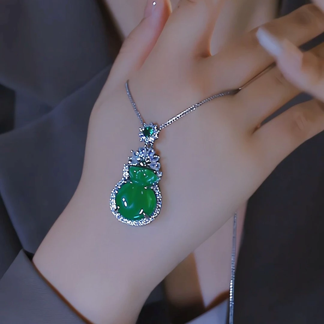 钛钢项链 新款气质国风绿色钱袋子吊坠时尚小众项链女百搭饰品