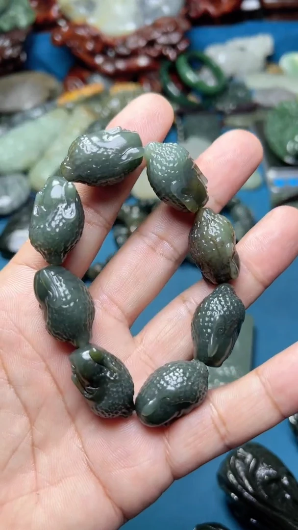 和田玉未镶嵌把件-