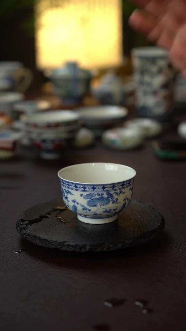景德镇全手工手绘青花云纹主人杯（微瑕）