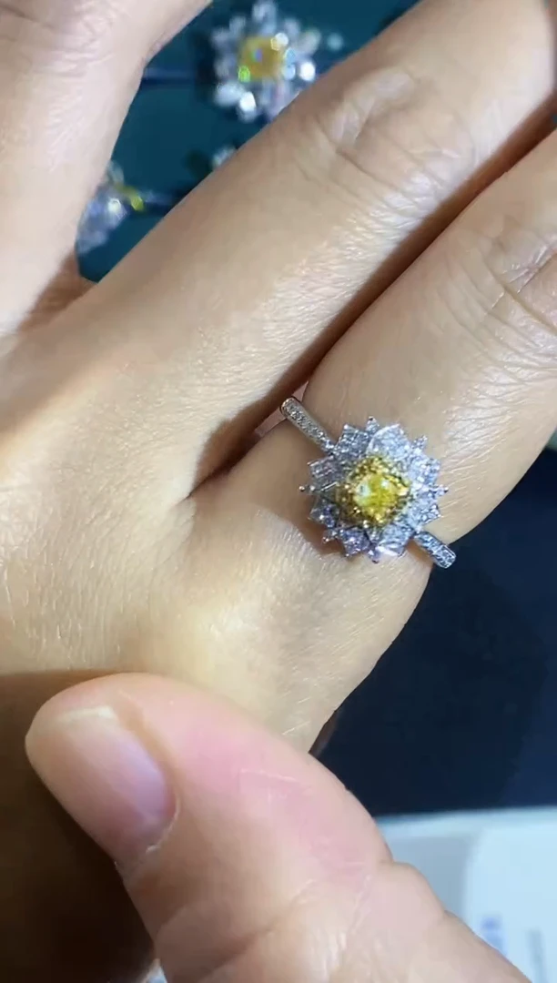 18K金镶嵌戒指钻石戒指