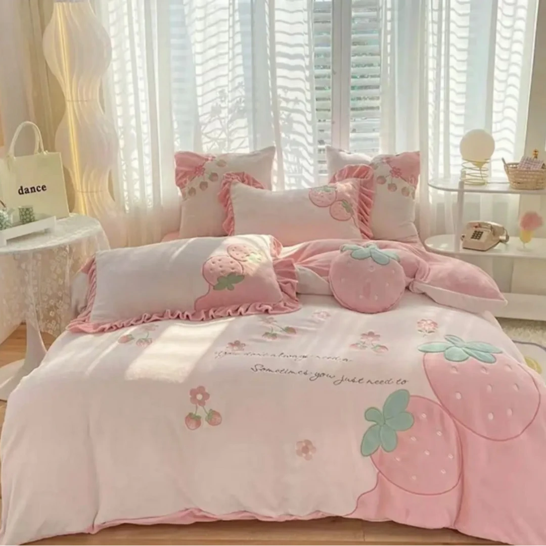 【粉草莓】2025新款成人儿童牛奶绒贴布绣四件套卡通加绒【加密加厚】