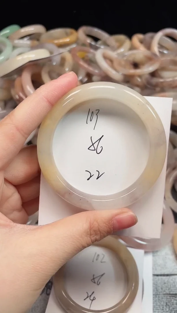 未镶嵌手镯石英质玉103