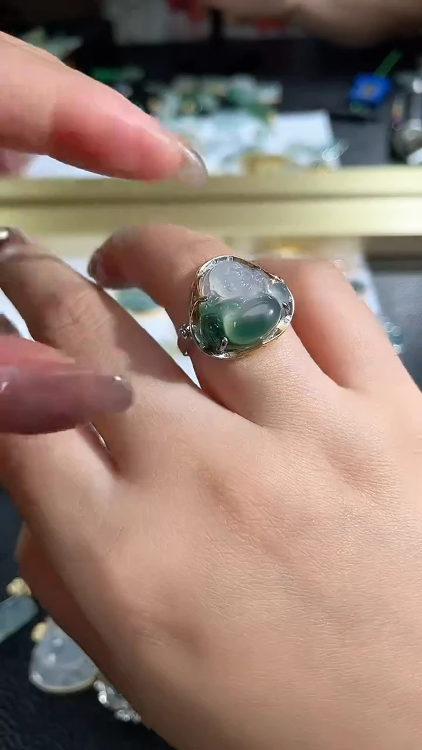 颈饰银S925镶嵌翡翠2026123001