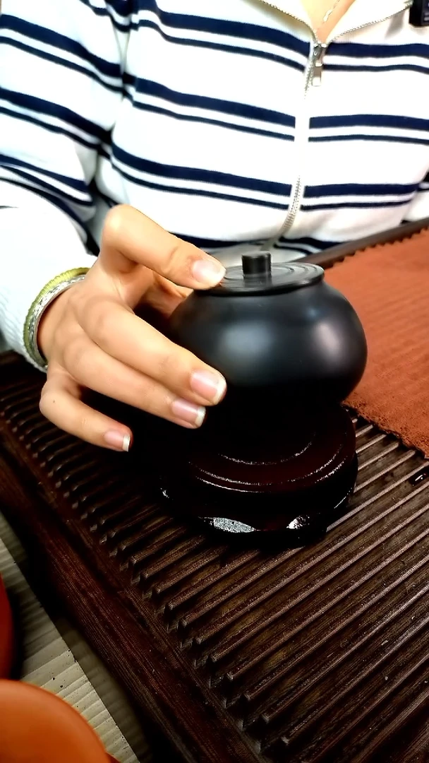 云南建水紫陶-斗茶罐