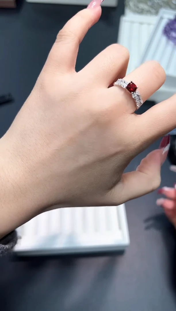 【闪购商品】石榴石戒指银S925镶嵌97Q多样性发其一/1个