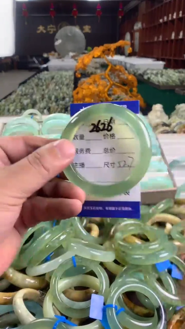 未镶嵌蛇纹石玉手镯2626