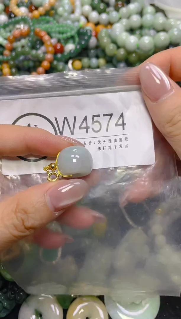 颈饰未镶嵌翡翠/W/翡翠A货，一件也是批发价