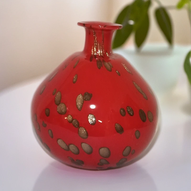 中国红金色彩点玻璃花瓶