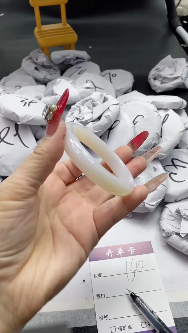【闪购商品】石英质玉手镯未镶嵌142