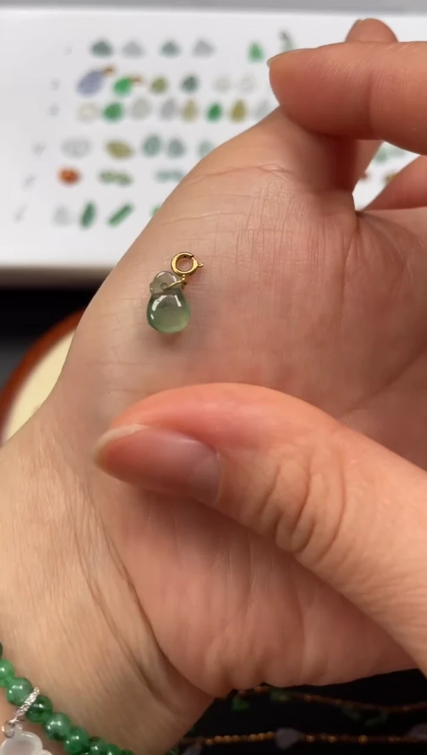 吊坠(不含链)18K金镶嵌翡翠一个JK638