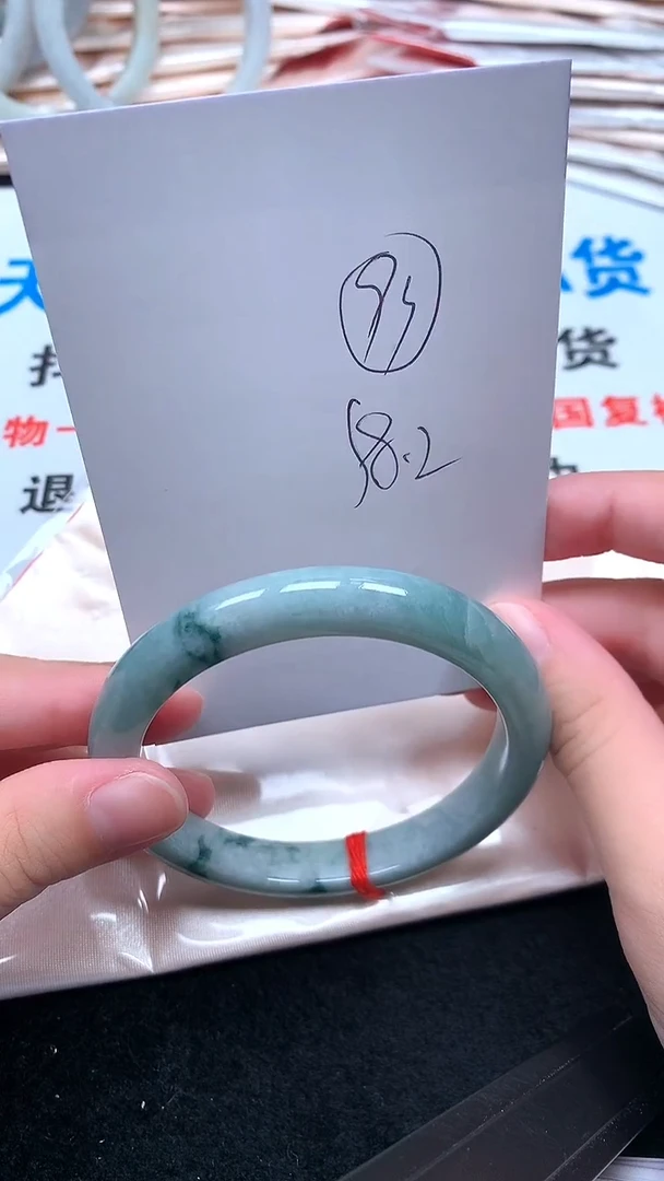 未镶嵌手镯翡翠.