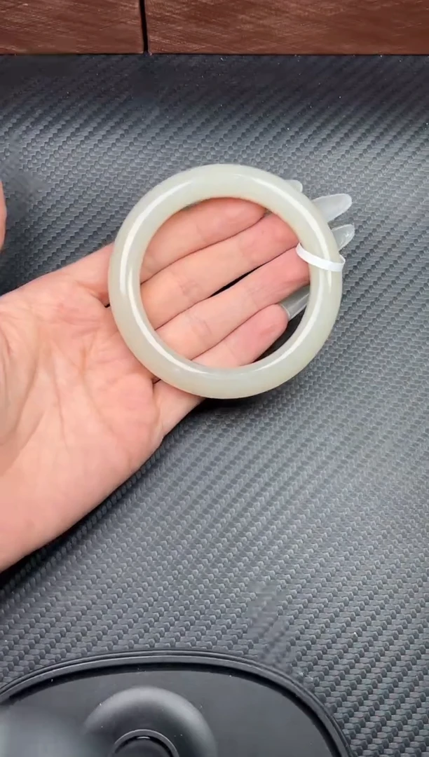 未镶嵌手镯和田玉黑山微色差57+手镯JM